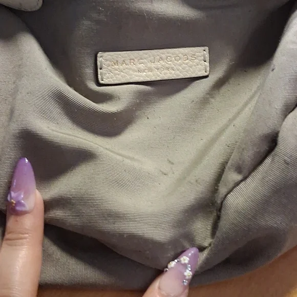 Marc Jacobs Cream & Navy Leather Crossbody Bag with Orange Strap - Picture 12 of 17